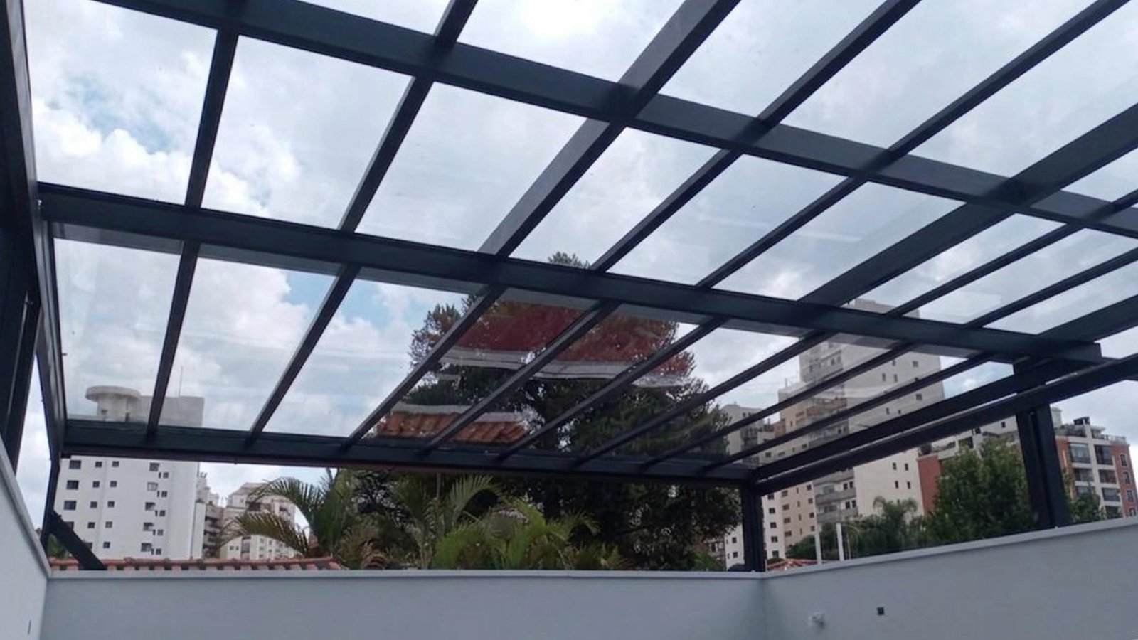 Guia prático de manutenção_ Como limpar e conservar sua cobertura de policarbonato Como limpar policarbonato